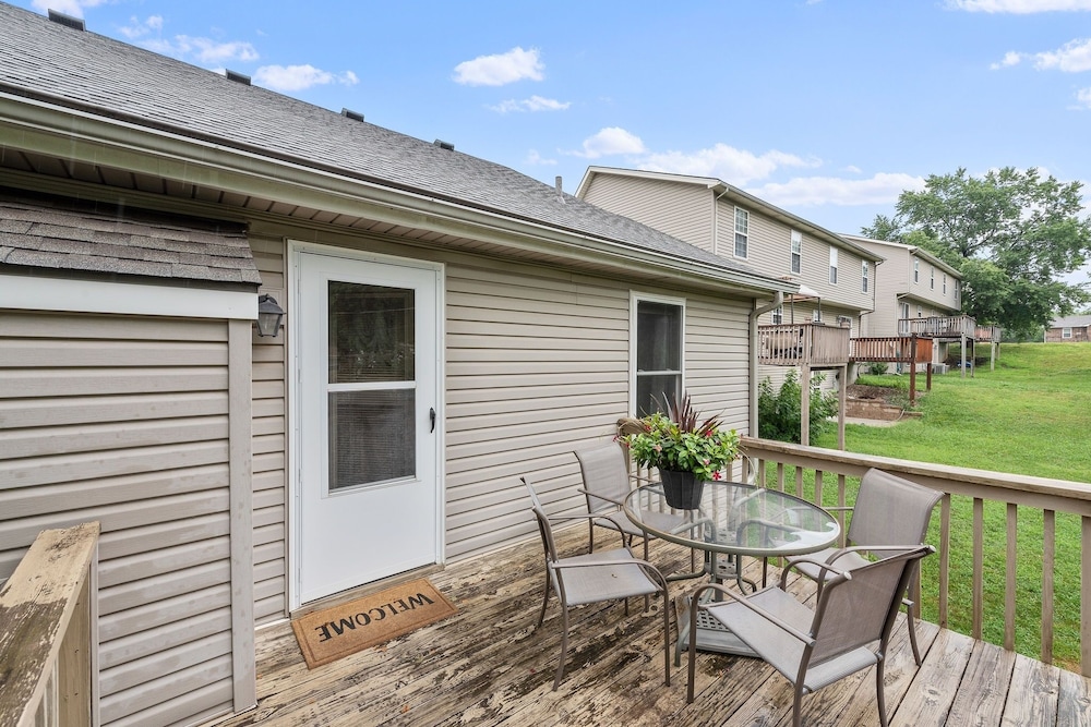 Beautiful Townhome 11 Minutes To Downtown 3 Bedroom Townhouse