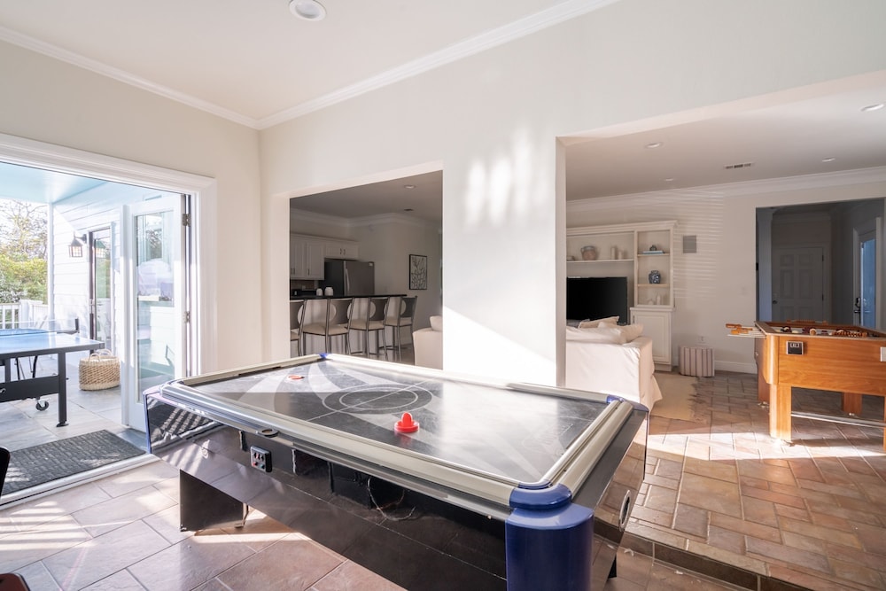 Fin by Avantstay 9 BR Destin Oasis With Pool Spa Walk to Beach