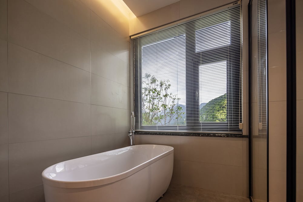 Yunfu Mid Hill Resort Hotel