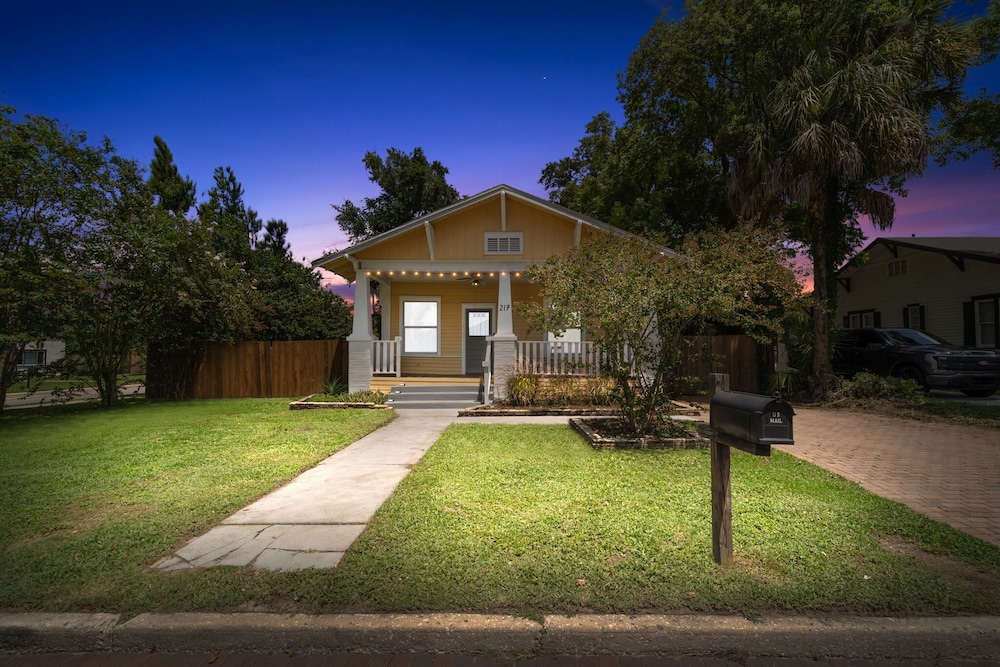 NEW Lakeland Landing Cute Bungalow by Downtown