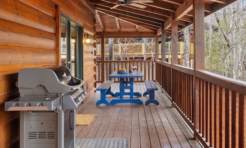 Yesteryear Mountain Charm Modern Vintage Retreat 5 Bedroom Home by Overmoon - Property Image 14