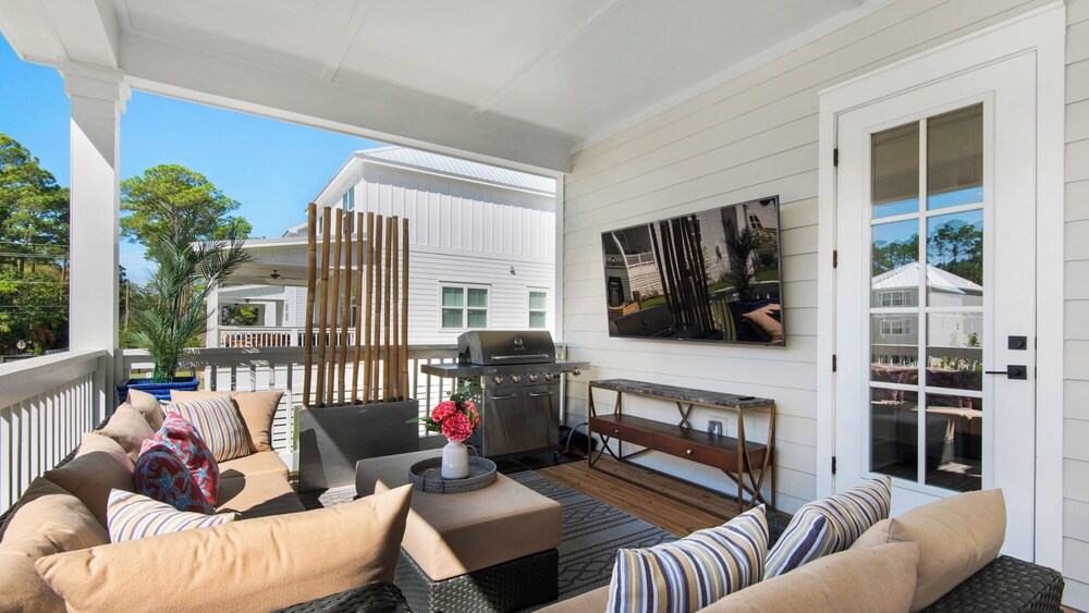 4BR Home With Deck & Grill Fun + Free Attraction Tickets!