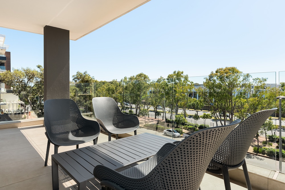 The Warwick 306 view 5