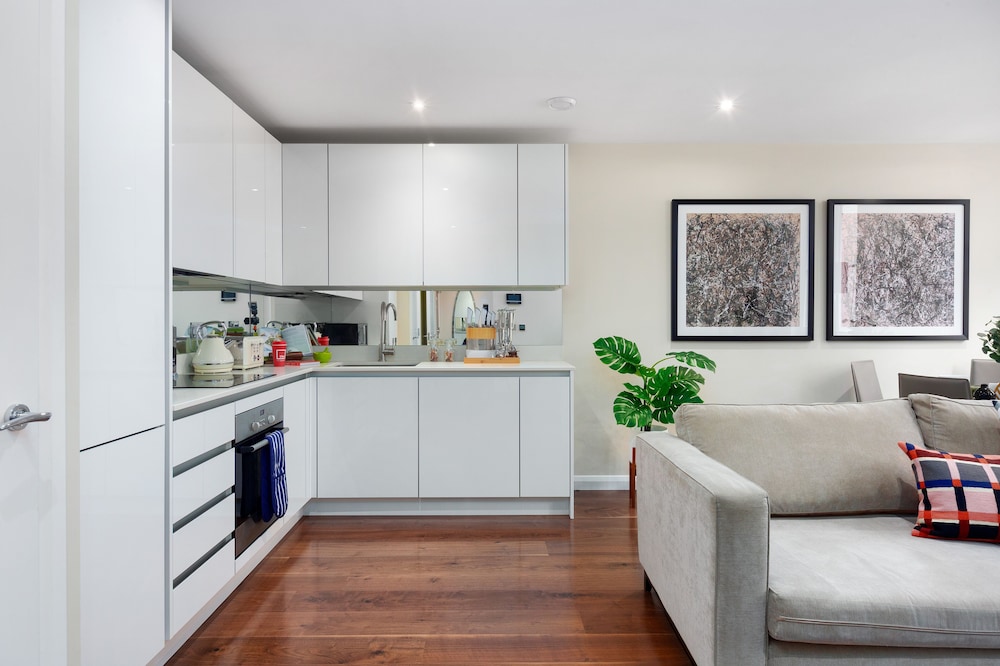 One Bed Serviced Apt near Holborn in Chancery Lane
