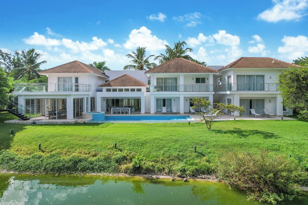 Lake View Cocotal Villa - Jacuzzi &Pool