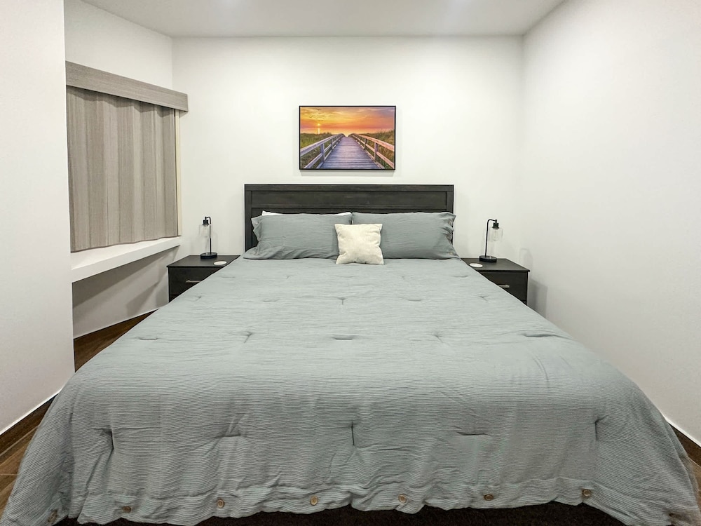 Steps to Sandy Beach Pool Renovated 2BR Condo
