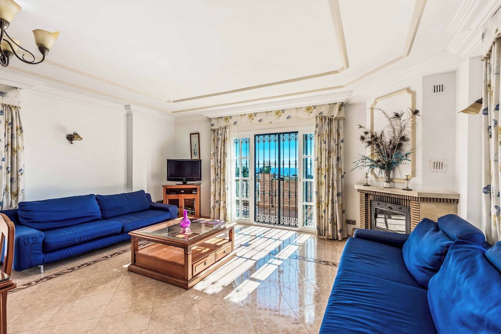 Villa Maria Isabel