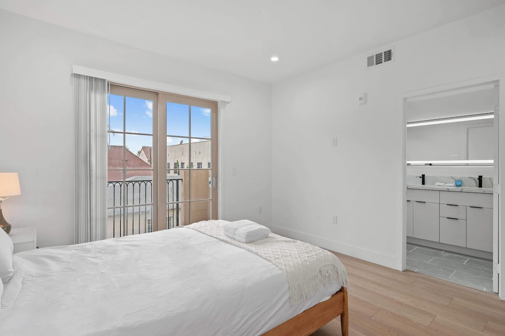 Not Affected by the Fire/modern Spacious Home With Parking & Fully Equipped Kitchen #3