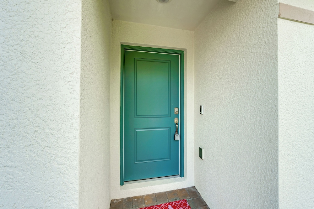 3 Mi to Port Charlotte Beach Park: Home w/ Patio!