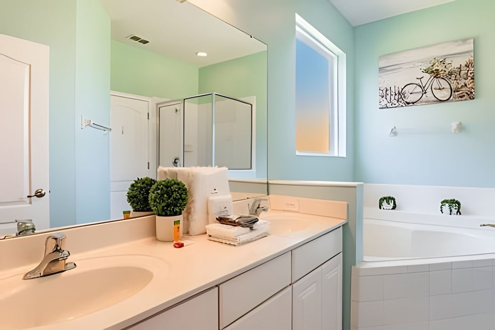 Solterra 6br, 4 Ensuites, Pool & Game Room