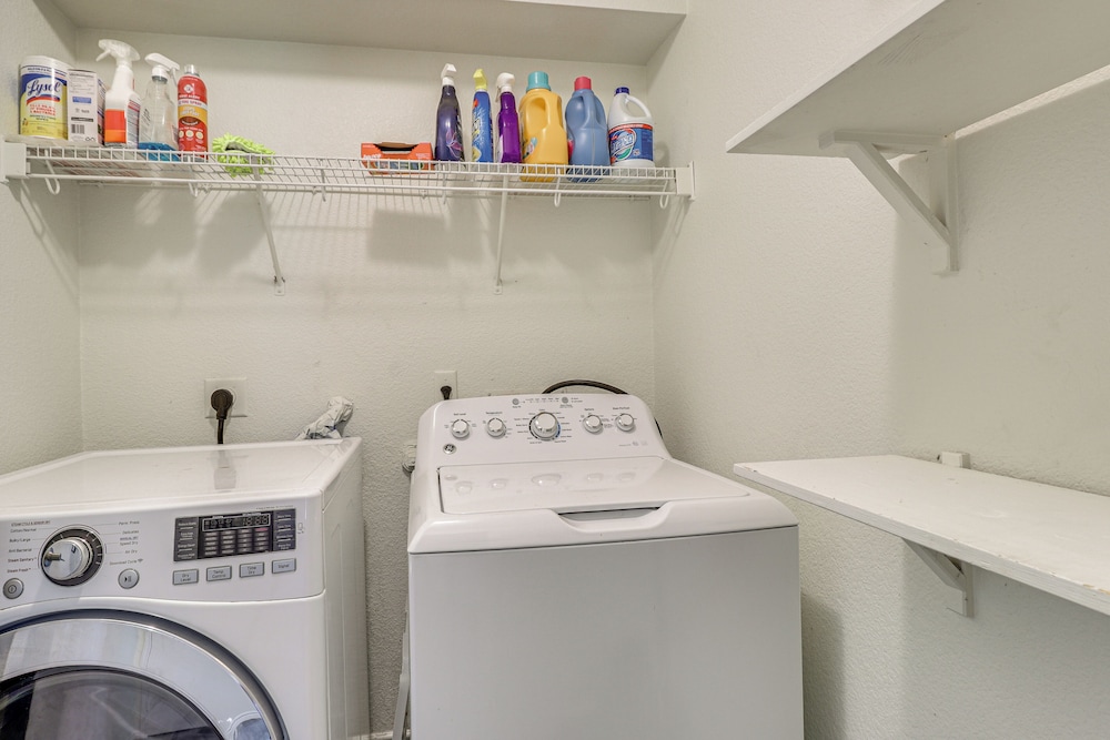 17 Mi to Dtwn Austin: Family Home w/ Patio!