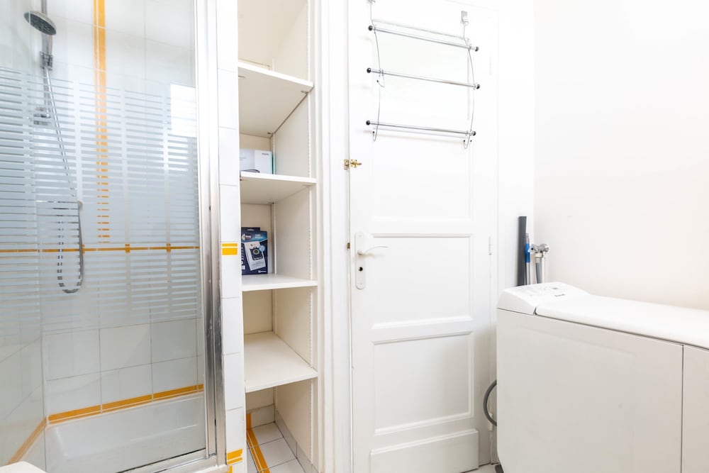Amiral View Great 1 Bedroom Apartment in Paris