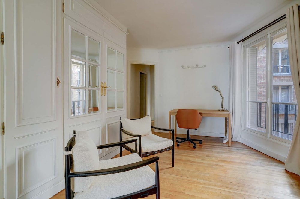 Passy Glow 2BR Home in the 16th Arrondissement