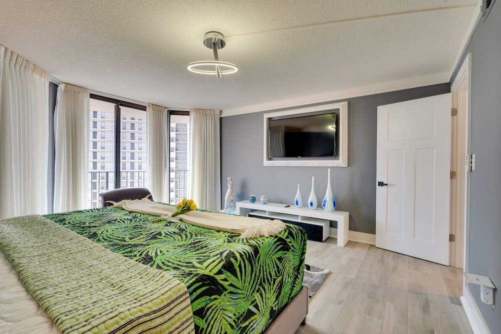 Luxury Panama City Beach Condo w/ Boat Slip!