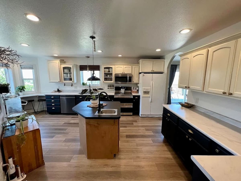 Black Hills Getaway With Hot Tub Game Room for 18