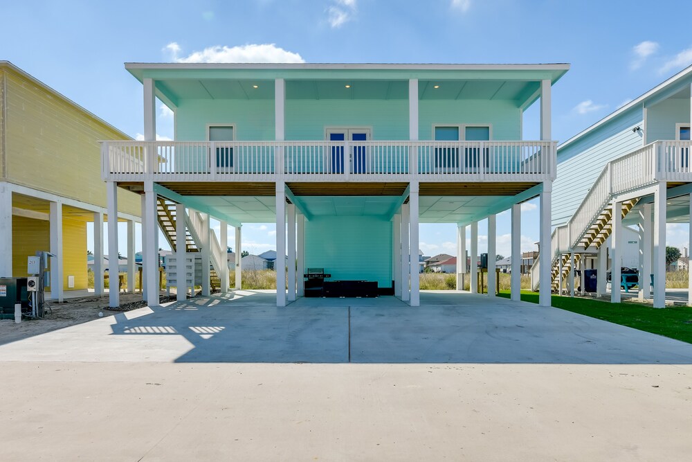 Community Pool Access & Bay View: Rockport Home! view 4