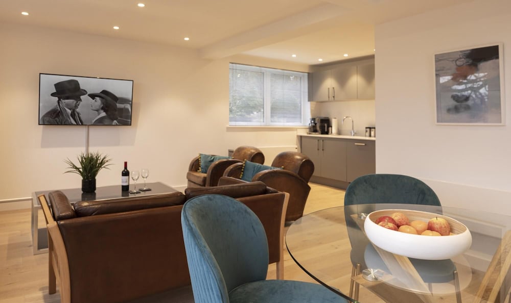 CH Apt 7 2bed in Bath view 2