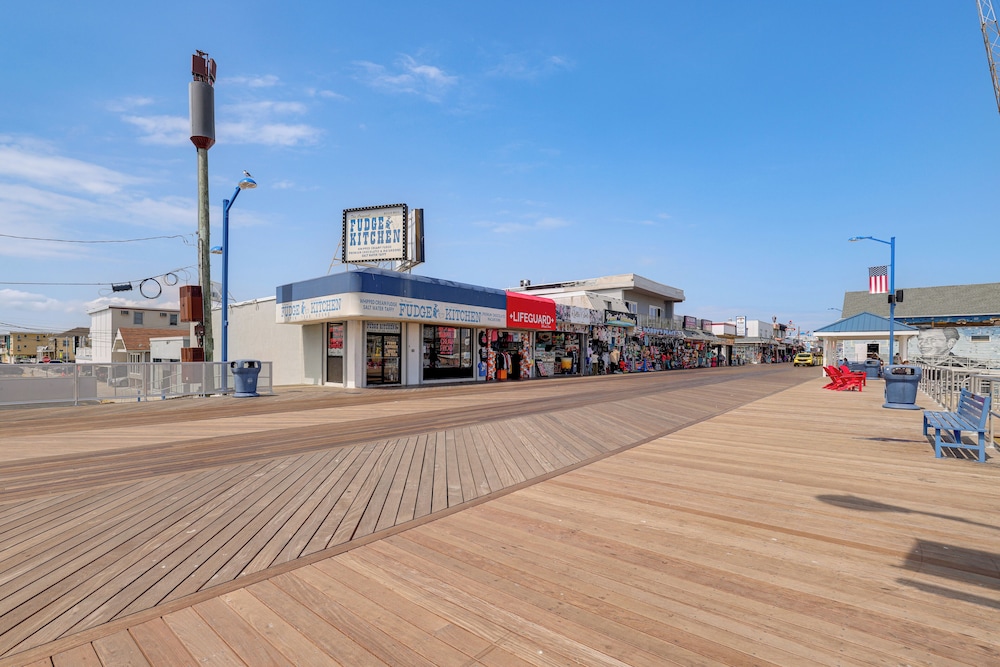 Walk to Beach & Explore Boardwalk: Wildwood Escape