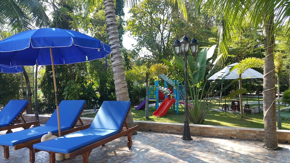 VIP Chain Resort Pool Villa