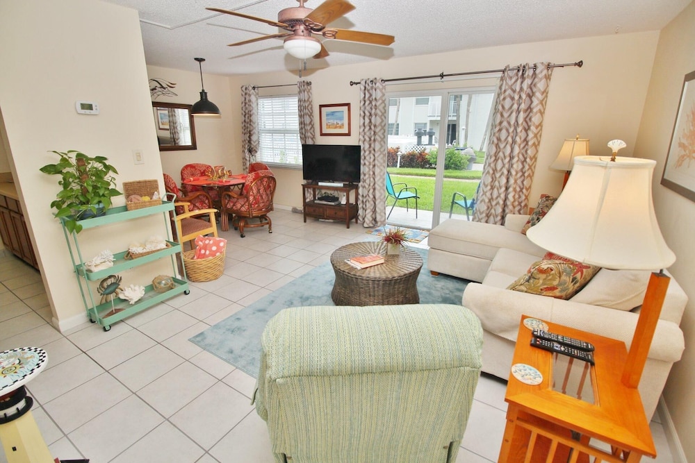 Colony Beach Club 109