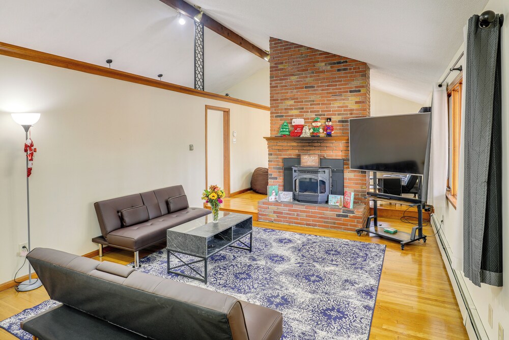 Peek-a-boo Lake Views & Yard: Windham Home