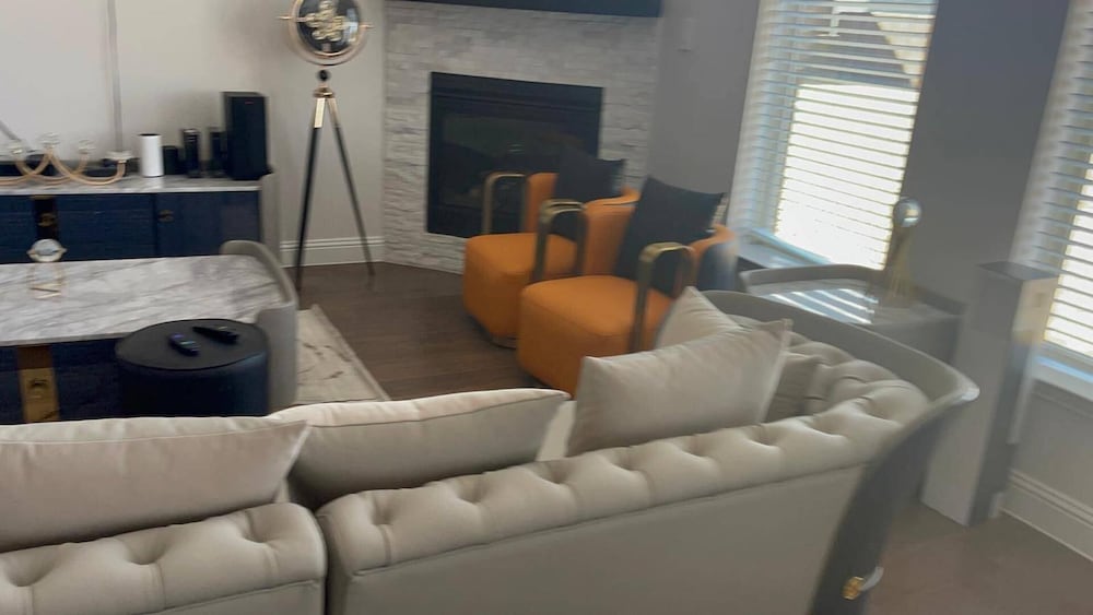 Spacious 2Br w/ Fireplace - Sleeps 4 - Bbq - Lake