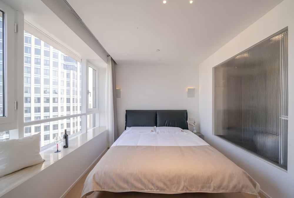 Shanghai Hills & Fan Stay
