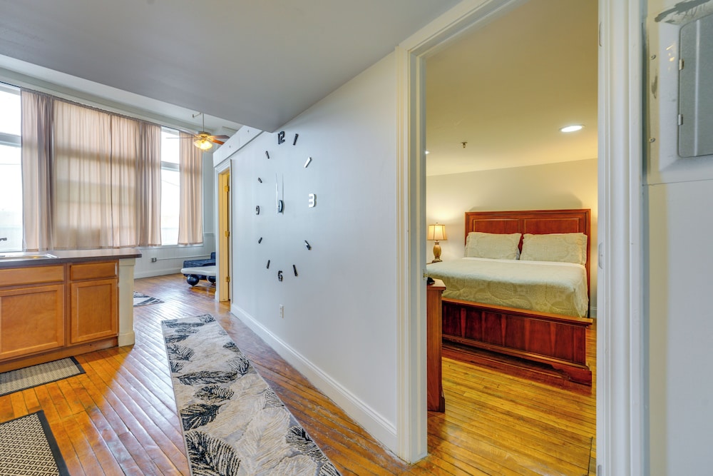 Explore Corktown: Updated Loft Next to Riverwalk!