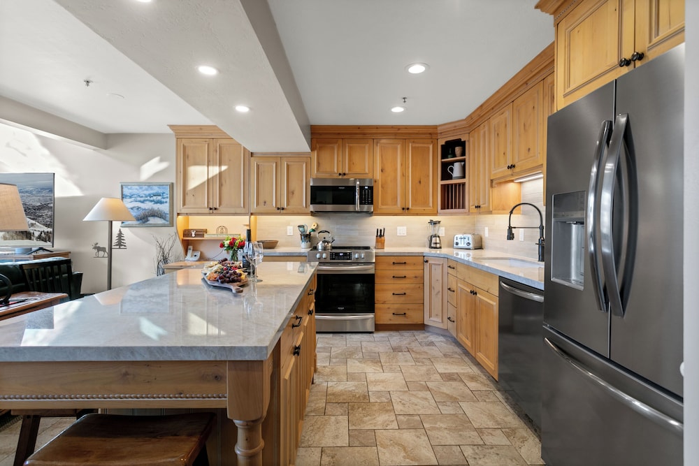 Queen Esther at Deer Valley Resort - Four Bedroom Condo with Hot Tub #2447 4 Condo