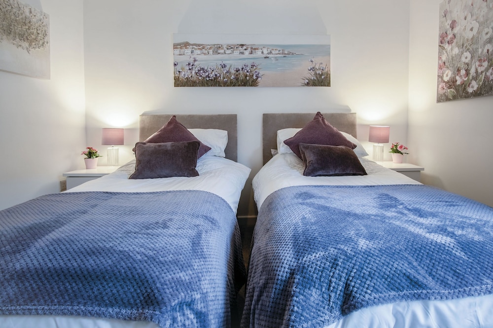 Luxurious Apartment Charlton Mews - 2 Bed - Tenby view 2