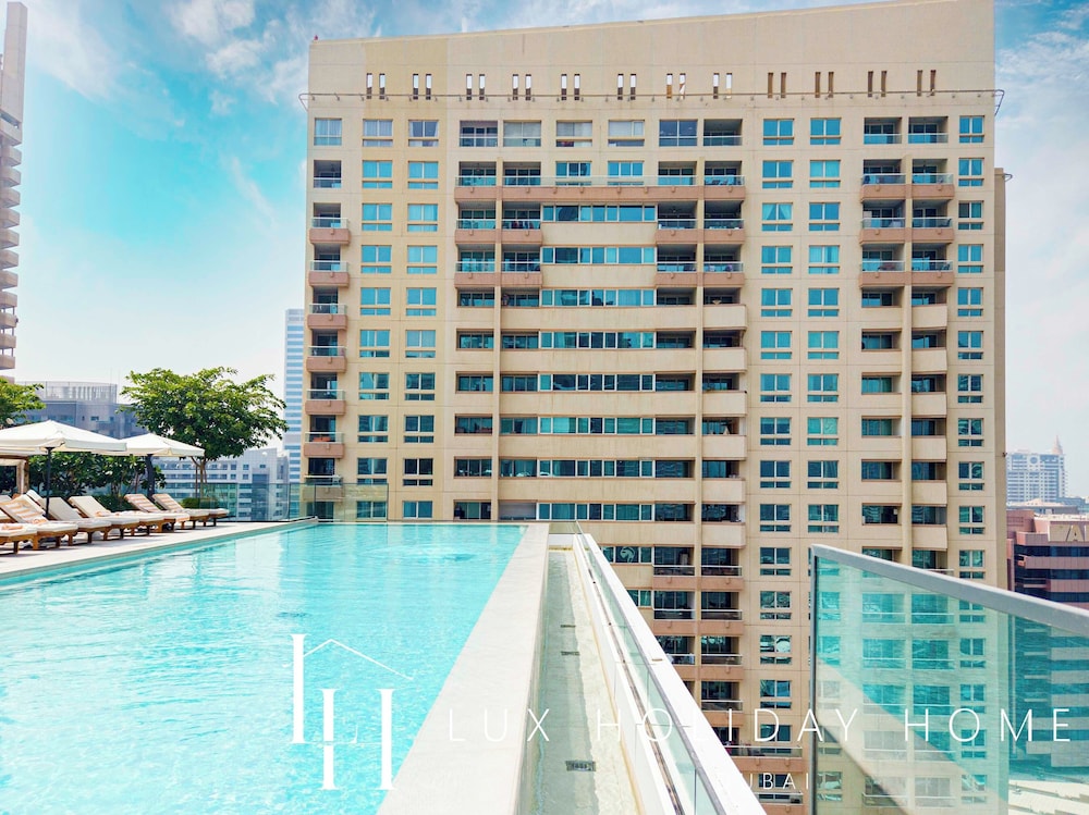 LUX The Vida Marina Residence