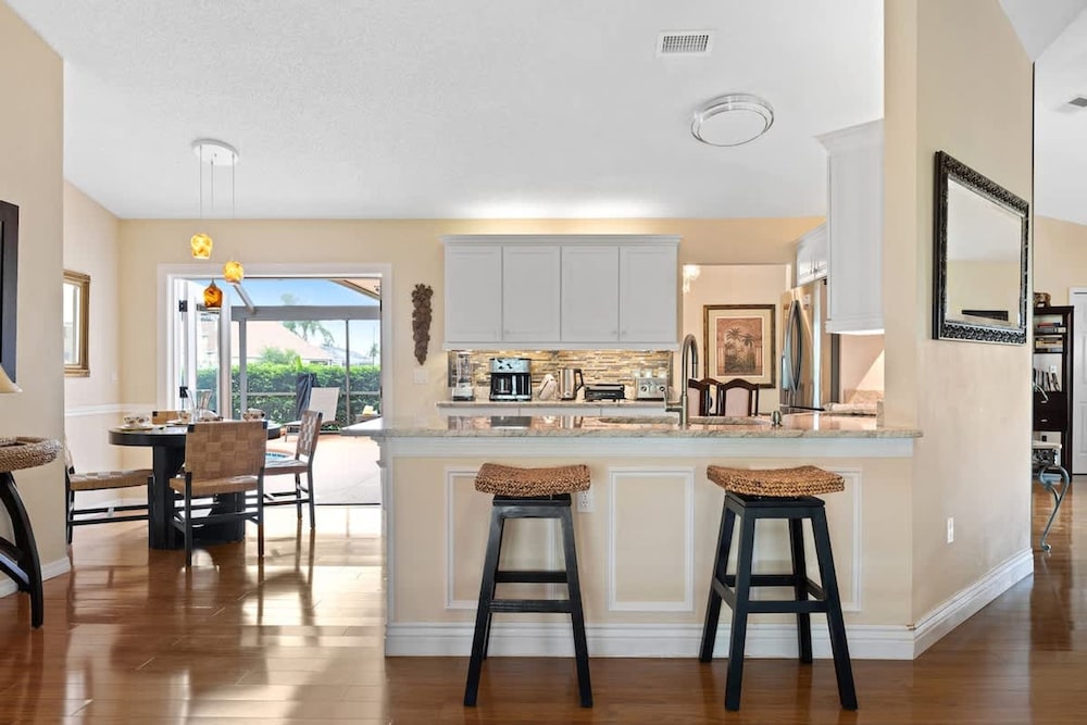 Lake View and Pool 4BR House Disney Area