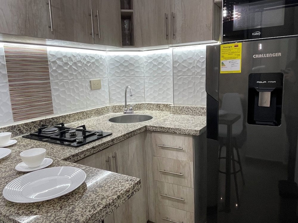 Luxury Liv Limonar