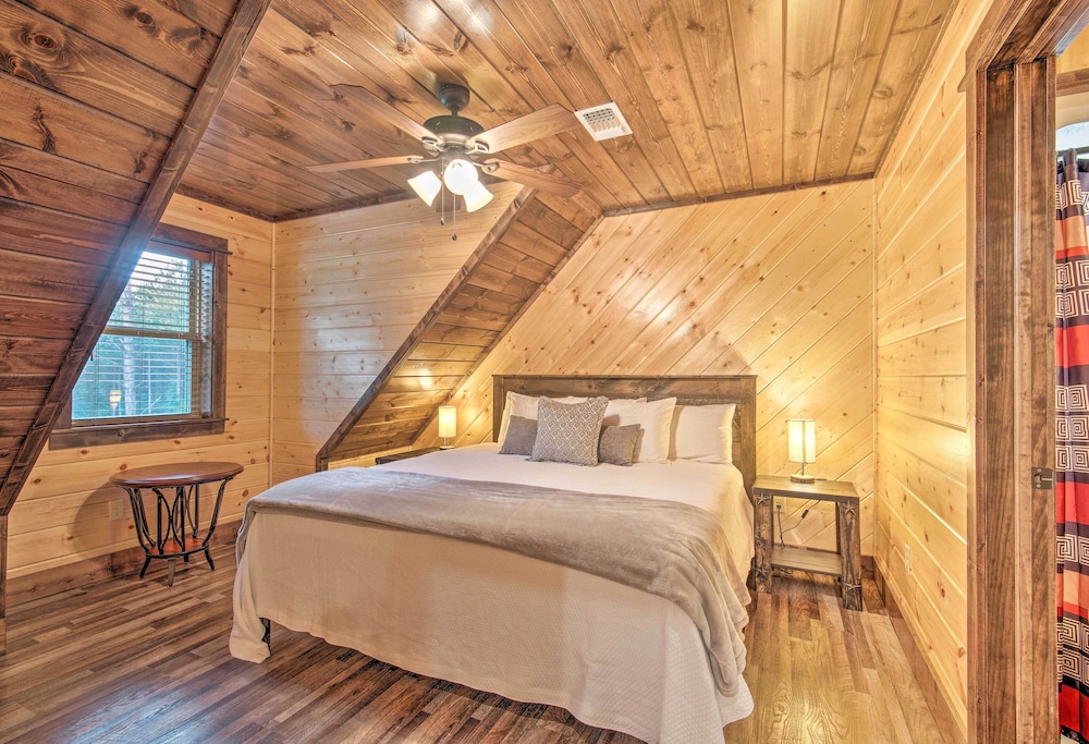 Broken Bow Cabin on 1 Acre w/ Hot Tub & Fire Pit! view 4