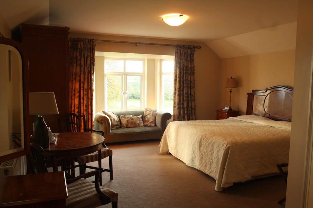 Coolanowle Country House