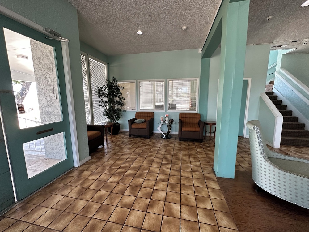 Home Suites Hill Country - Image 2