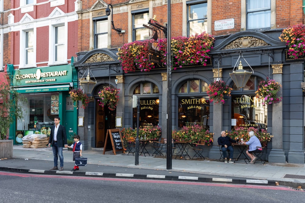 Milborne Grove by Onefinestay