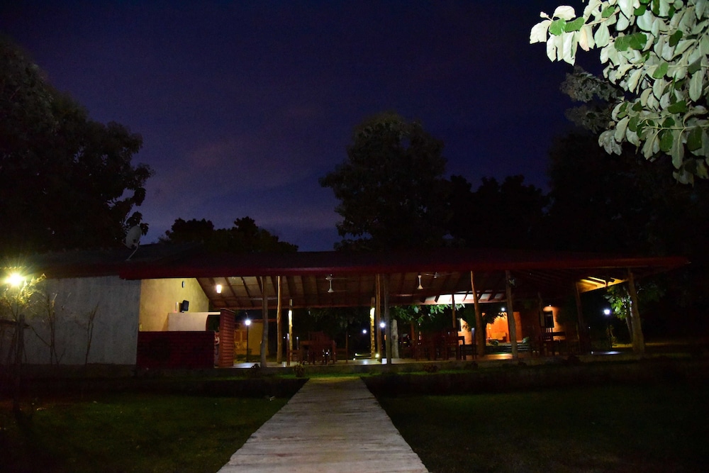 Indika Lake Resort