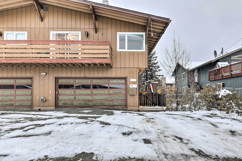 Modern Anchorage Apartment Near Hospitals! view 5