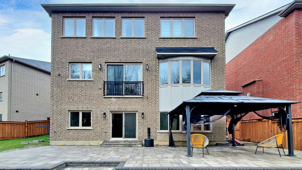 Family Modern Walkout Basement w Sauna Ski Resort 30min