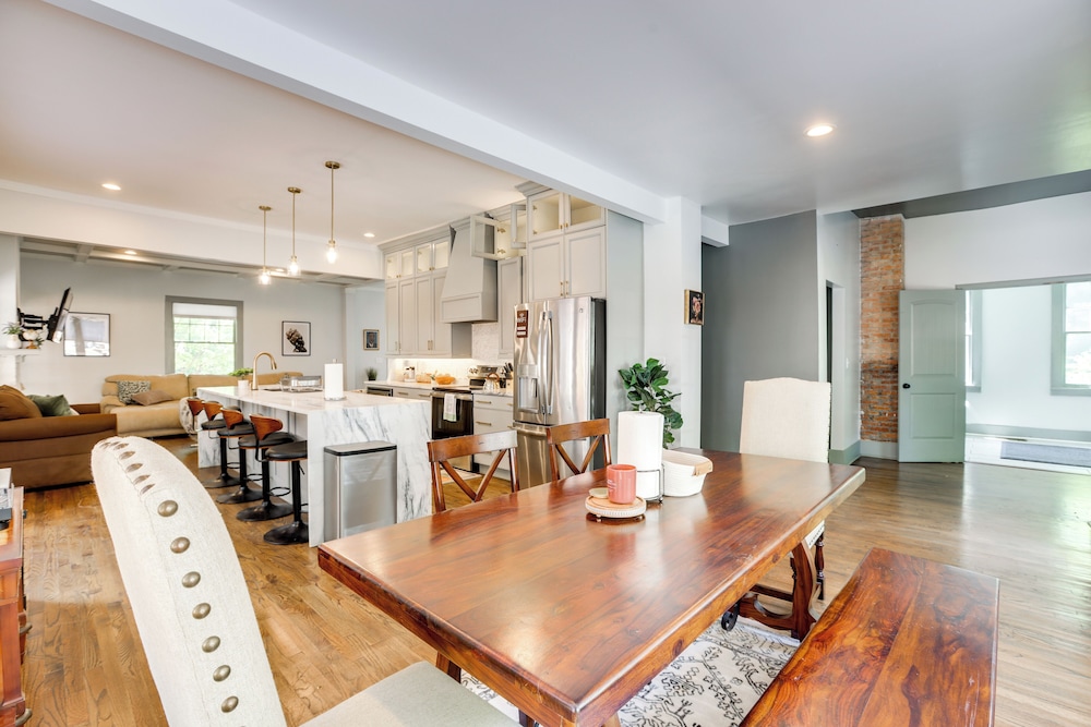 2 Mi to Dtwn: Stylish Urban Retreat in Birmingham