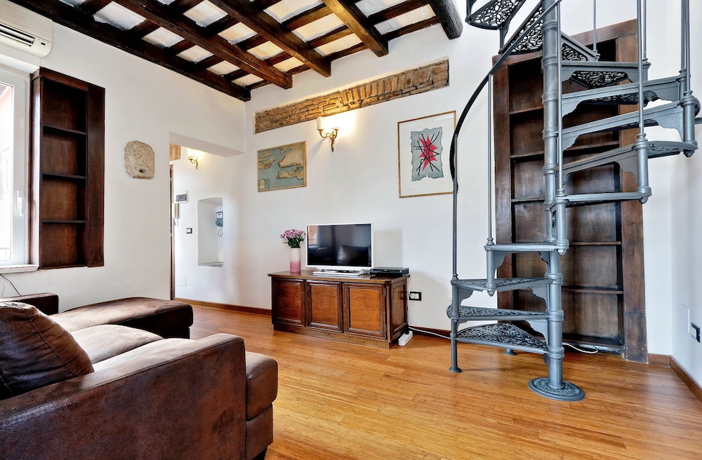 Garibaldi 2 - WR Apartments