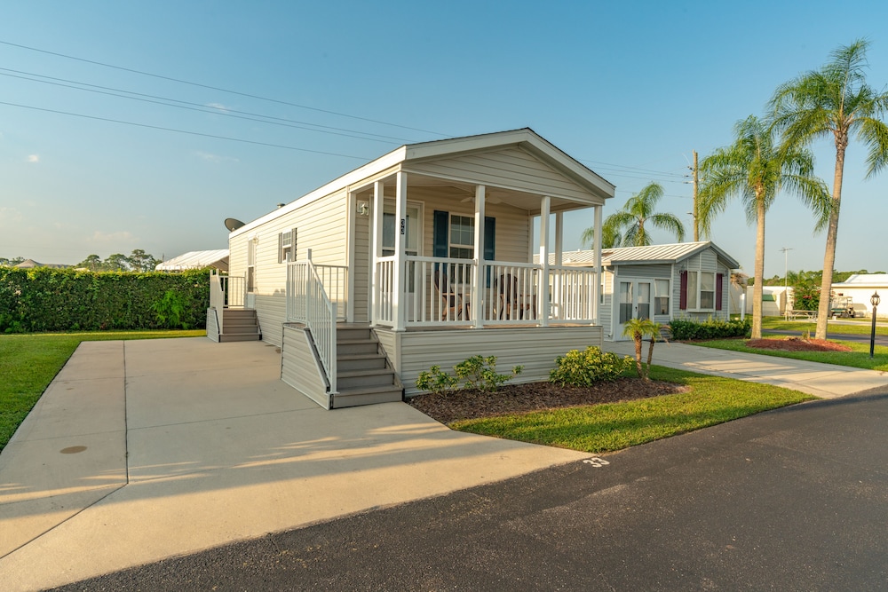 Sebring Vacations - Buttonwood Bay RV Resort - Property Image 31