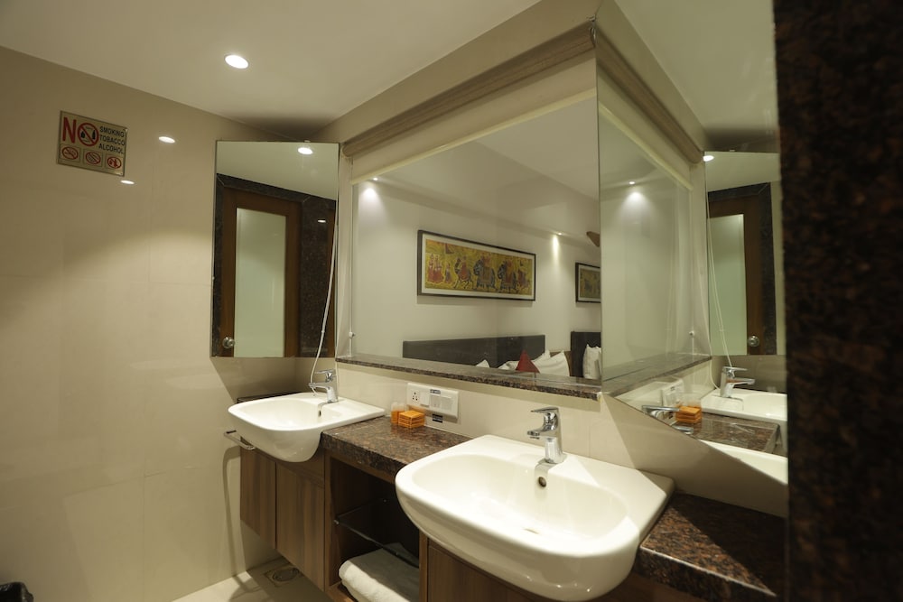 Hotel Shreeji Vatika-Airport Road