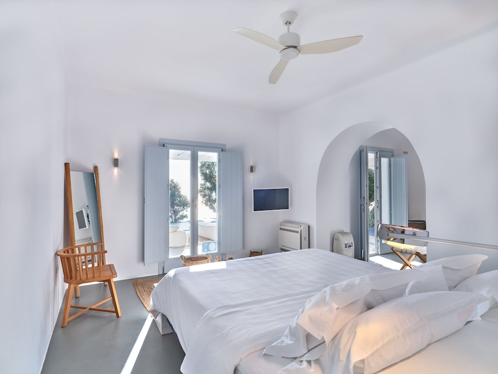 Santorini Heights