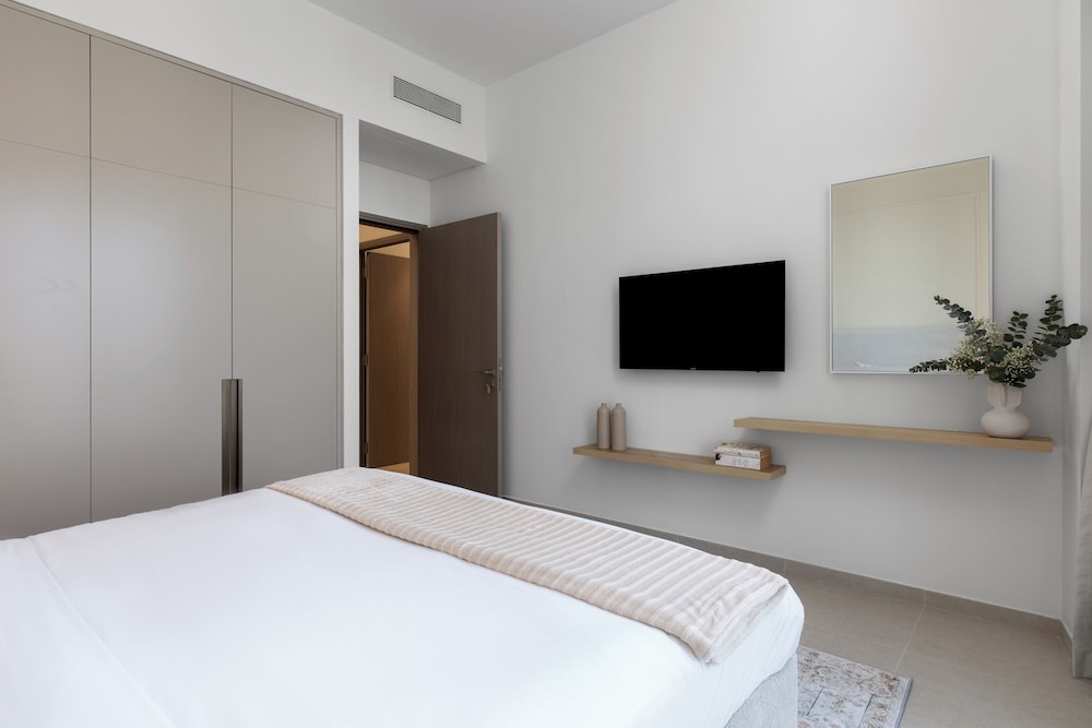 Maison Privee Sky-High Elegance w/ Unrivaled Burj Khalifa Views