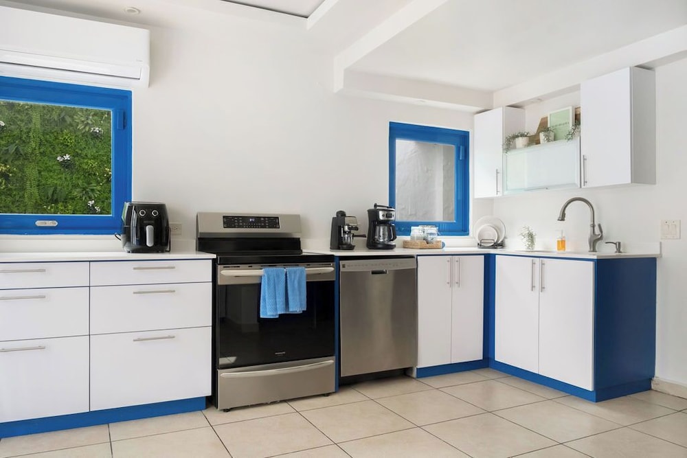 Ocean Park 3BD-3BA Pool Walktobeach