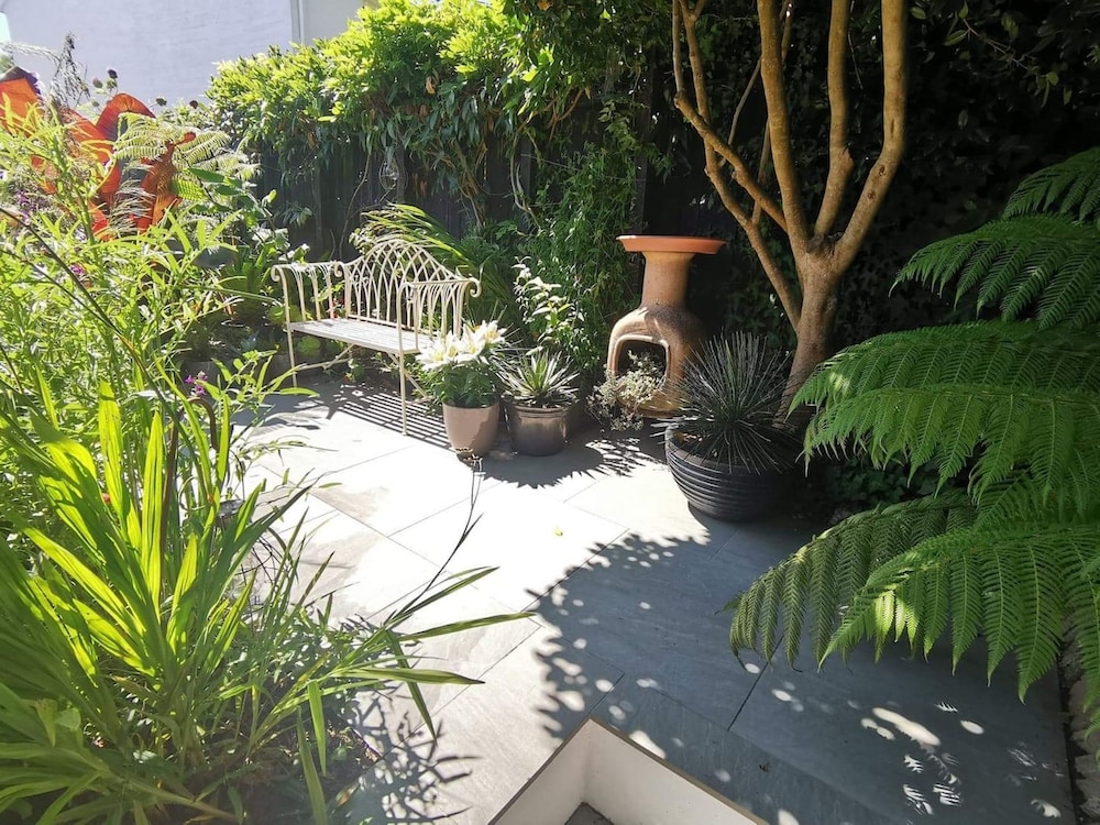 Bright Welcoming Falmouth Home Garden Parking