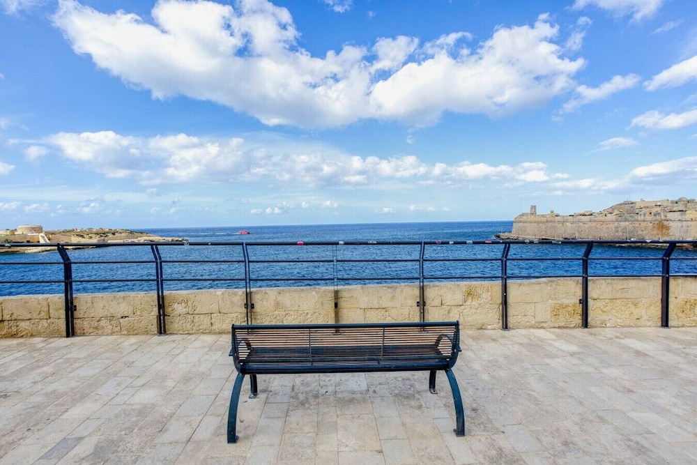 Cosy 1-bedroom Apartment in the Heart of Valletta view 5