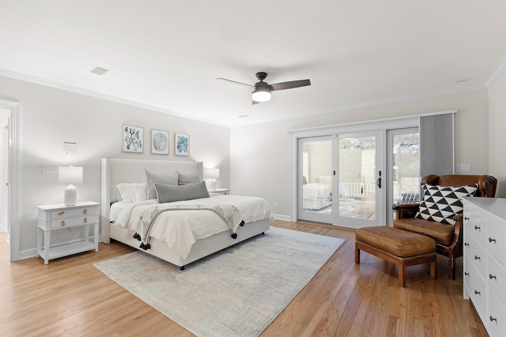 Shoreway Cove by Avantstay Waterfront, Pool, Dock view 5